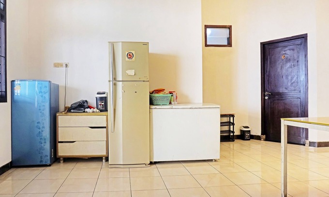 Binong Hotel | OYO 91349 Karawaci Taman Permata 3