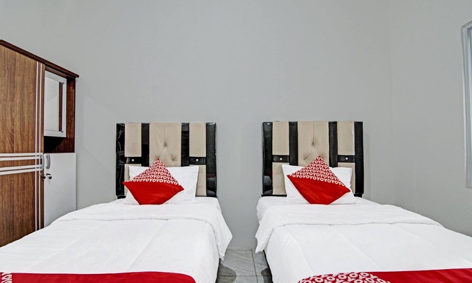 Pekanbaru Hotel | OYO 91505 Elif Homestay Syariah