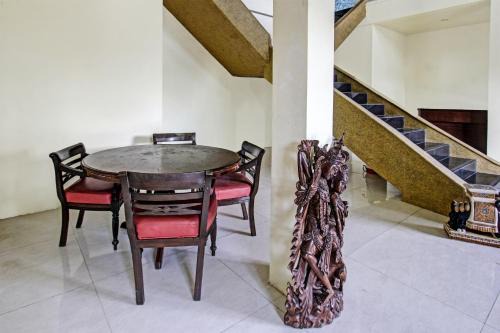 Gerung Hotel | OYO 91739 Ayu Bypass MansionNearBundaran Gerung