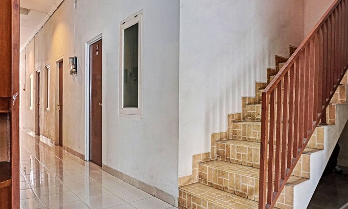 Binong Hotel | OYO 91849 Karawaci Taman Permata 5