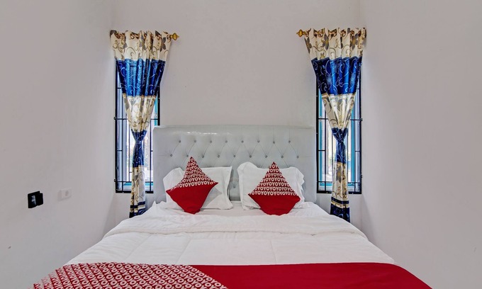 Pekanbaru Hotel | OYO 92211 Timur Raya Homestay Syariah