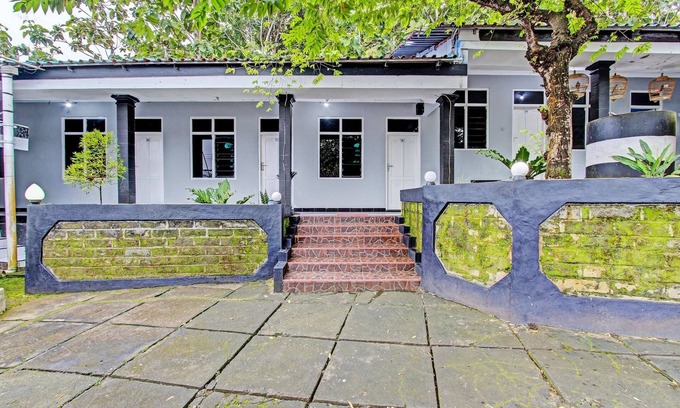 Wonogiri Hotel | OYO 92287 Hotel Aji Mantoro