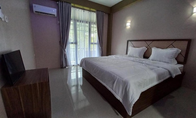 Pekanbaru Hotel | OYO 92562 Dewata Homestay