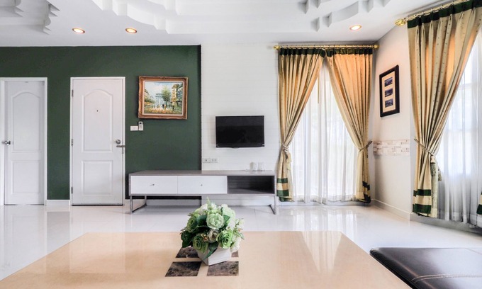 Suphan Buri Hotel | OYO 926 Sydney Resort