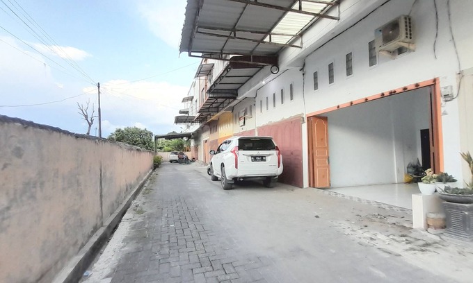 Binjai Hotel | OYO 93402 Family Homestay Syariah