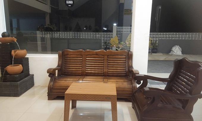 Lubuklinggau Hotel | OYO 93990 Guest House Maria