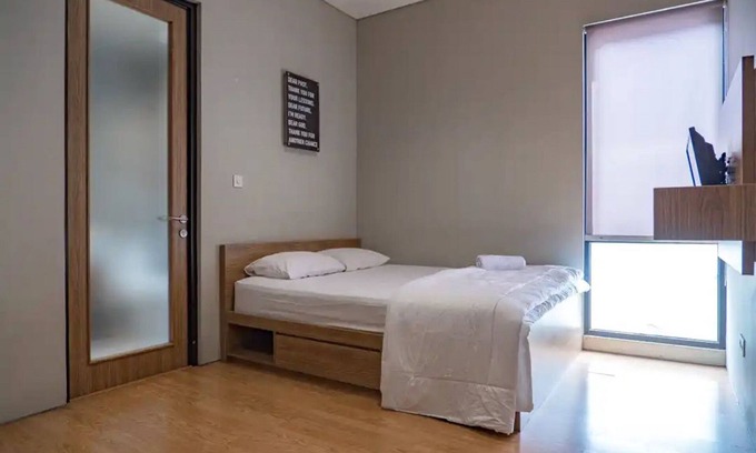 Binong Hotel | OYO 93998 Three J Living