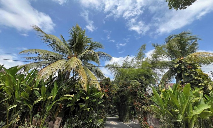 Mengwi Hotel | OYO 94014 The Sanya Homestay