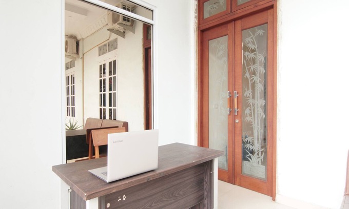 Pekanbaru Hotel | OYO 94101 Ratha Guest House Syariah