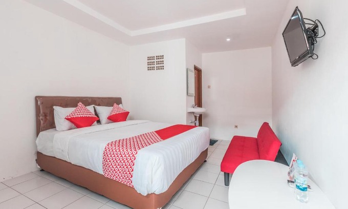 East Jakarta Hotel | OYO 947 Angel Home Stay Syariah Near Atrium Pondok Gede, Museum Monumen Pancasila, Taman Mini