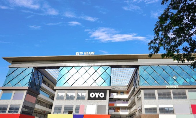 Surat Hotel | OYO Flagship 92781 Hotel Blue Star