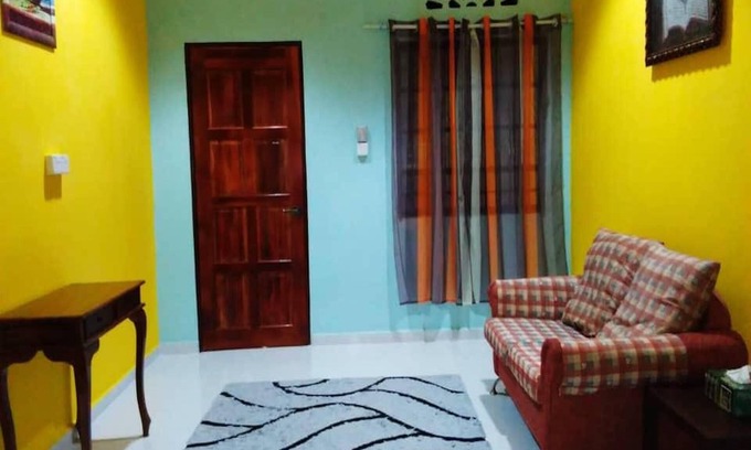 Kampong Raja House | OYO Homes 90590 Mazhomestay