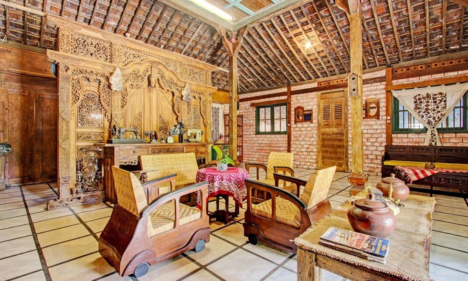 Colomadu Hotel | OYO Homes 93598 Omah Baturan Syariah