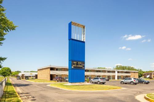 Muskegon Heights Hotel | OYO Hotel Mona Lake Muskegon