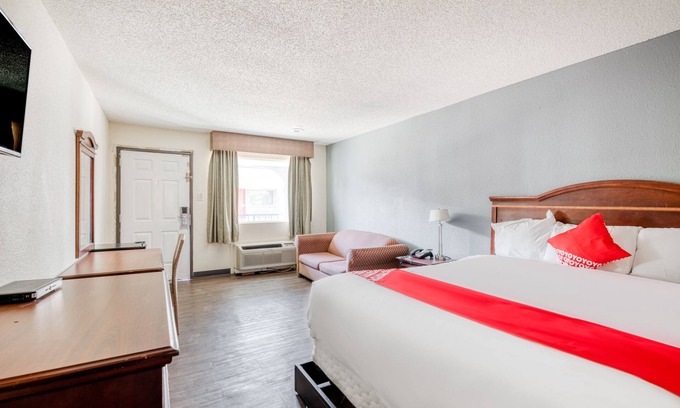 Rosenberg Hotel | OYO Hotel Rosenberg TX I-69