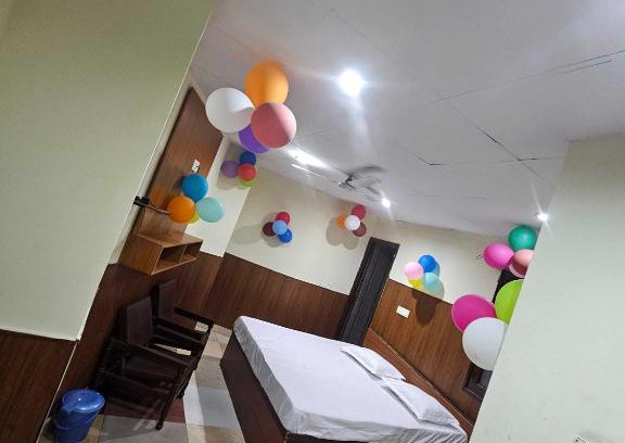 Hisar Hotel | OYO Hotel Star Inn