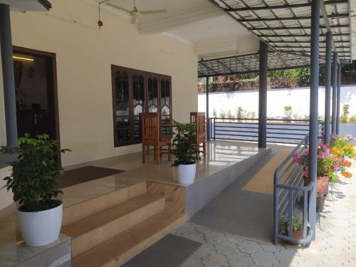 Parassinikadavu Hotel | OYO Hotel Summerland Inn