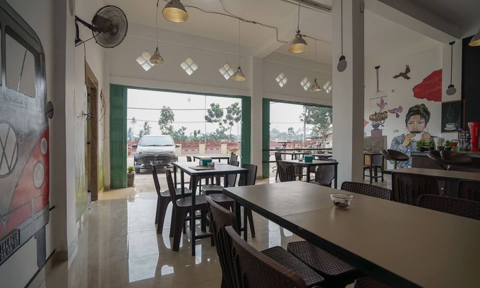 Sukarami Hotel | OYO Life 1299 Balcony Orange Homestay