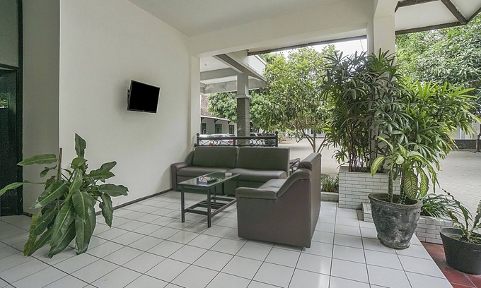 Tulungagung Hotel | OYO Life 90589 Palem Garden Hotel