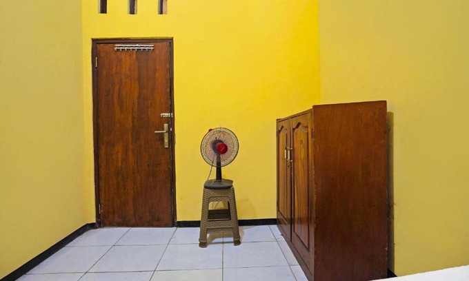 Mojokerto Hotel | OYO Life 91869 Insan Mulia Kost Syariah