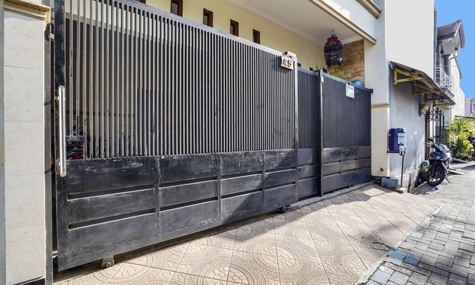 Waru Hotel | OYO Life 91893 Kost Jeje Syariah