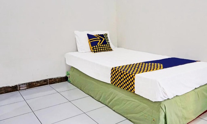 Pandaan Hotel | OYO Life 91896 Kost Bu Dewi Syariah