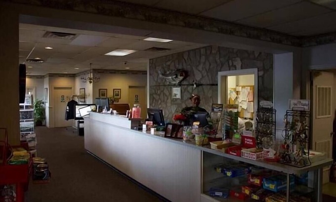 Keysville Hotel | OYO Sheldon's Motel And Restaurant