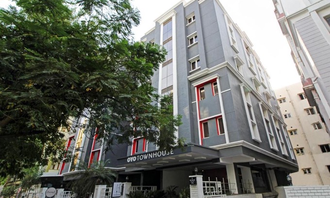 Begumpet Hotel | OYO Townhouse 9 Hitech City
