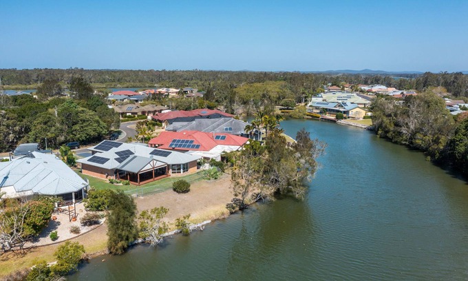 Yamba Apartment | Oyster Cove Sunsets-Nestled along a tranquil canal.
