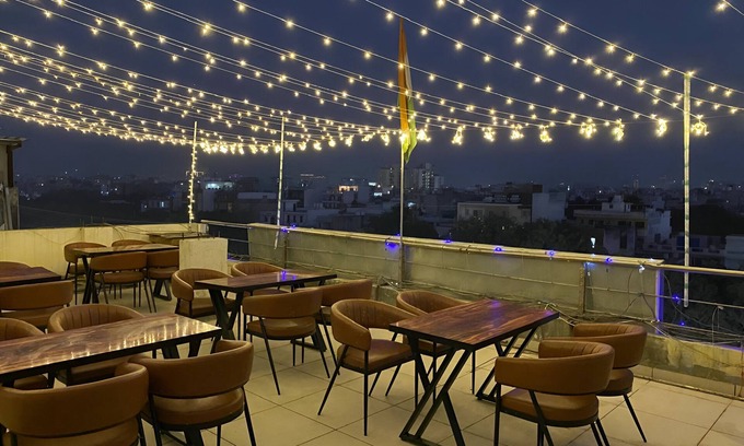Sector 39 Hotel | Oyster Pearl Near Medanta Hospital Sec39
