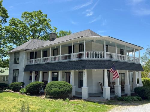 Mountain View Hotel | Ozark Country Inn