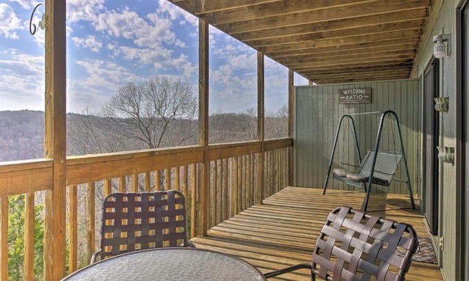 Notch Estates Apartment | Ozark Mountain Condo about 2 Mi to Silver Dollar City!