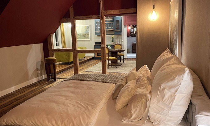Schwienau House | Pärchen Auszeit in der Heide Burgunder Apartment