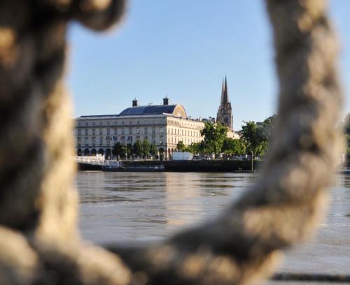 Bayonne House | Péniche UHARTEA chambre d'hôtes "Baionako Gambara"