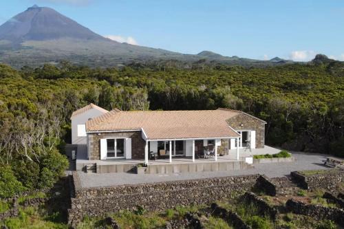 Madalena Villa | Pérola do Pico