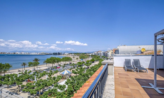 Roses Town Center Apartment | P.C. GREGAL 4 ATICO Roses
