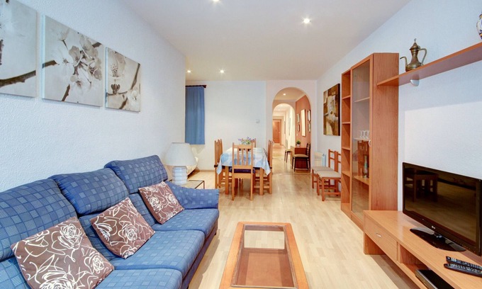 Roses Town Center Apartment | P.C. LLEVANT 3 1 Roses