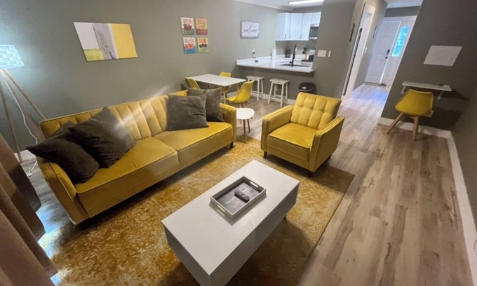 Southeast Pensacola House | P,COLA'S COMFY TOWNHOME STAY
