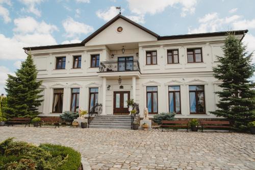Uniejow Bed & Breakfast | Pałac Uniejów