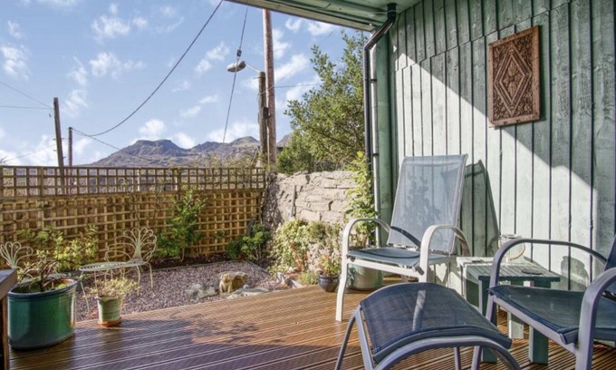 Rhiwbryfdir House | Panoramic views 3 bed, stylish central Snowdonia outskirts of historic town