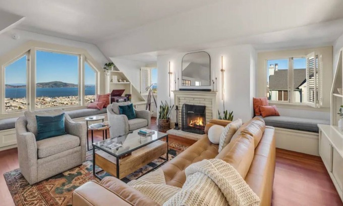 Pacific Heights Condo | Pacific Heights Penthouse Apt with Panoramic Views!