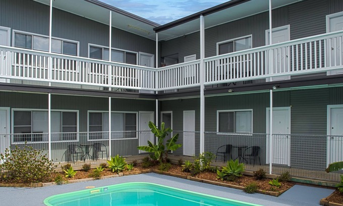 Forster House | Pacific Motel 04