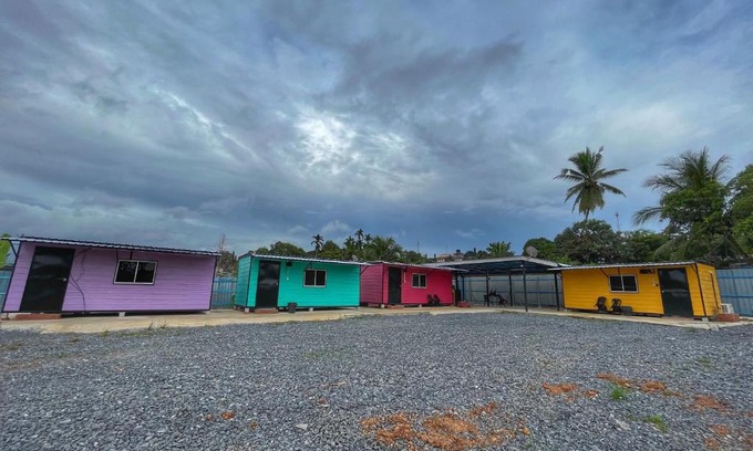 Padang Besar Hotel | Padang Besar Rainbow Cabin Homestay
