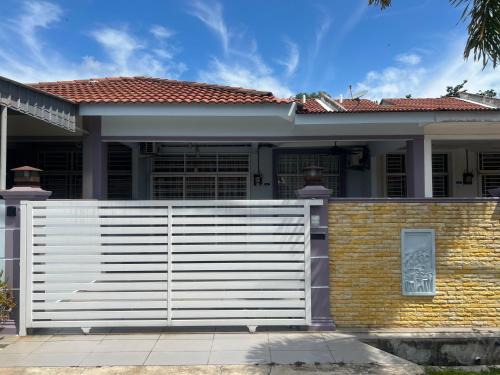 Malacca City House | Padang Temu Near TOWN Homestay 9pax @ ExcluSuites Malacca