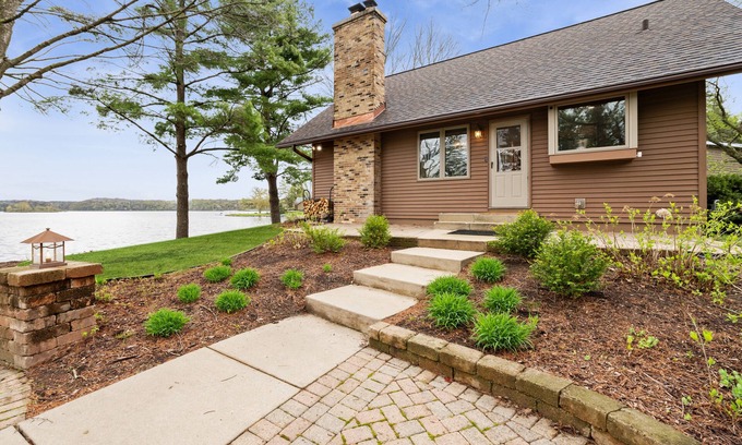 Whitewater House | Paddle + Pine – Luxury Lakefront Retreat on Rice Lake | 3BR Waterfront Cabin near Whitewater, WI