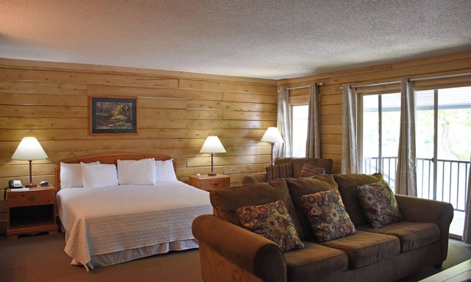 Oregon Hotel | Paddle Wheel Inn