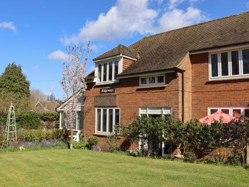 East Farleigh House | Paddock View