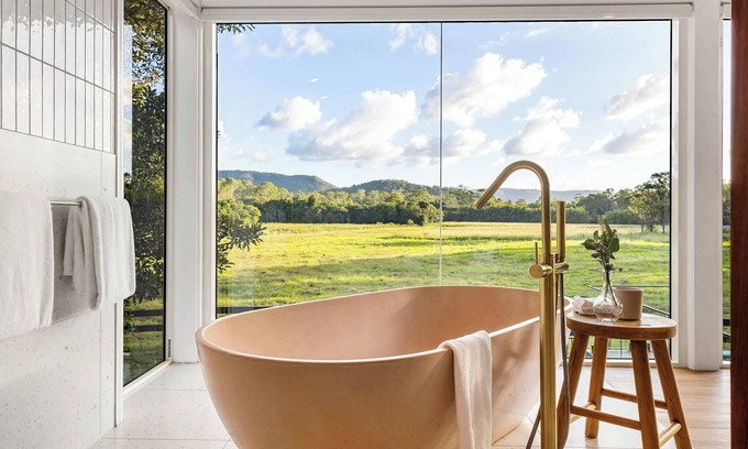 Belli Park House | Paddock View Ranch in the Sunny Coast Countryside