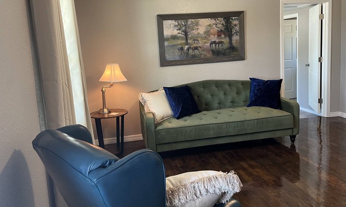 Milfay House | Paden - 3-bedrm, 1 king, sleeps 6. Parking galore.