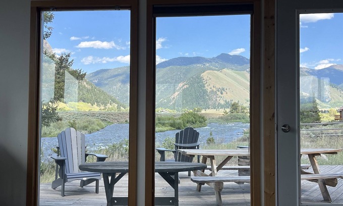 Cameron House | Pagenkopf House on the Madison River